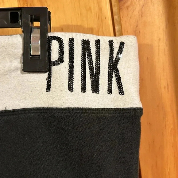 Pink Victoria Secret Black and White yoga capris leggings  Size Large - Picture 1 of 5